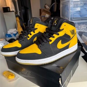 2017 Nike Air Jordan 1 Black and Yellow High Tops